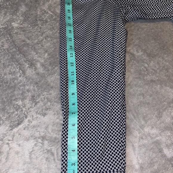 Express Black and White Geometric Shirt(0047) - Picture 5 of 10